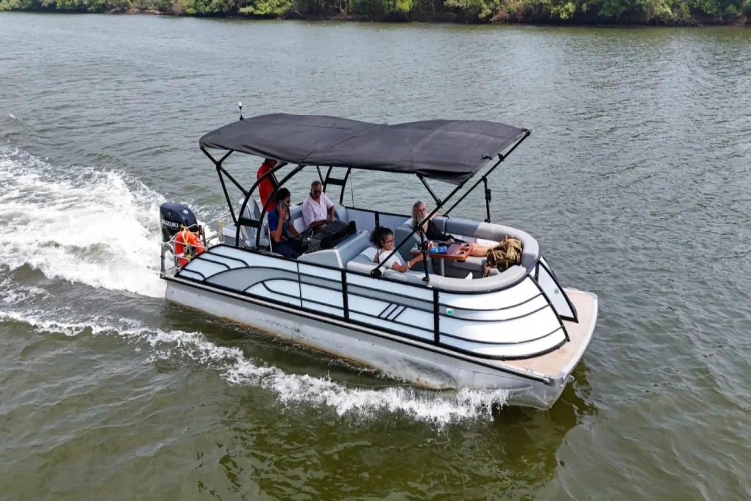 Goa : Mandovi Lounge Boat (8 Pax)