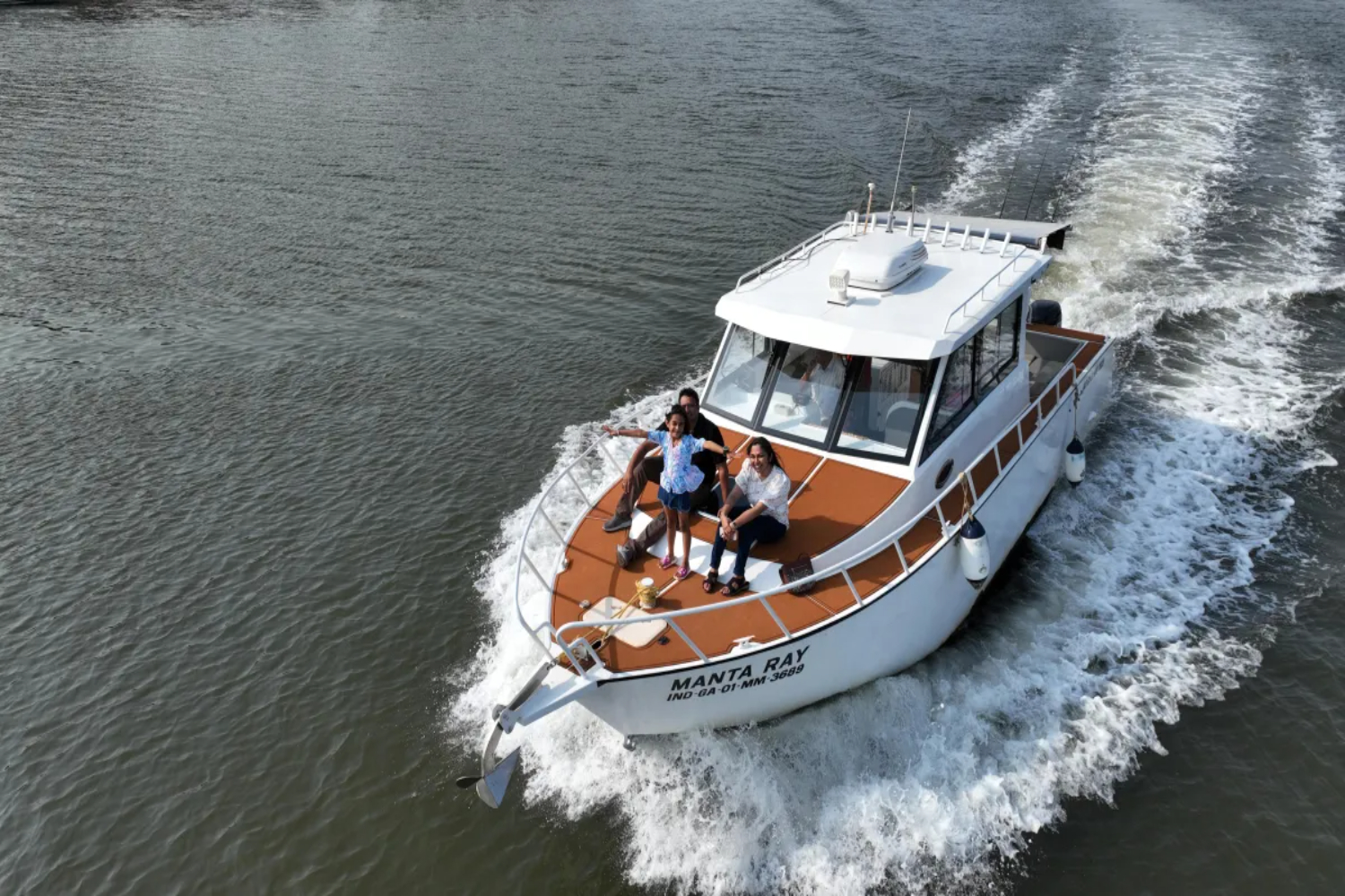 Panjim : Manta Ray (8 Pax)