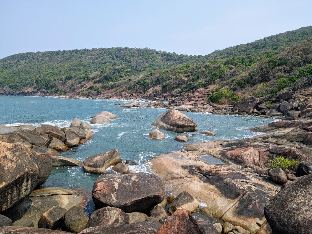 South Goa: Scenic Ocean Hike to Boulder Bay
