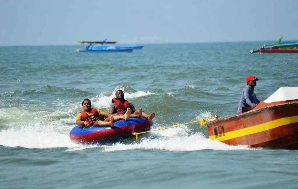 North Goa : Ringo Bumper Ride at Candolim Beach
