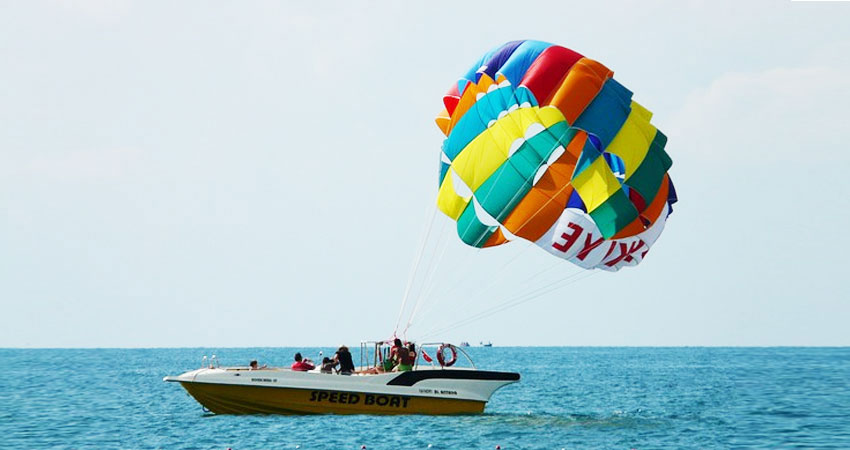 North Goa : Winch Parasailing at Candolim Beach