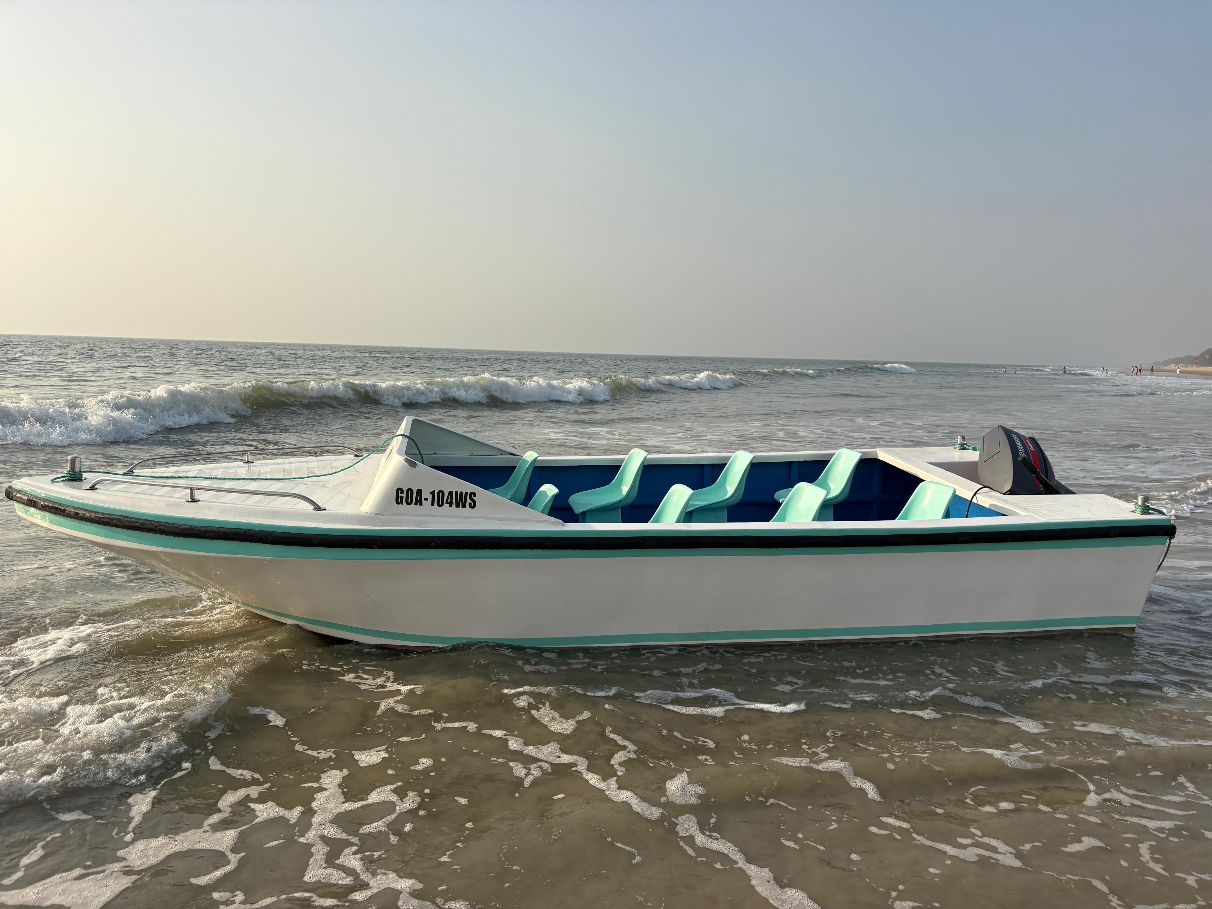 South Goa : Speed Boat Dolphin Ride (6 PAX)