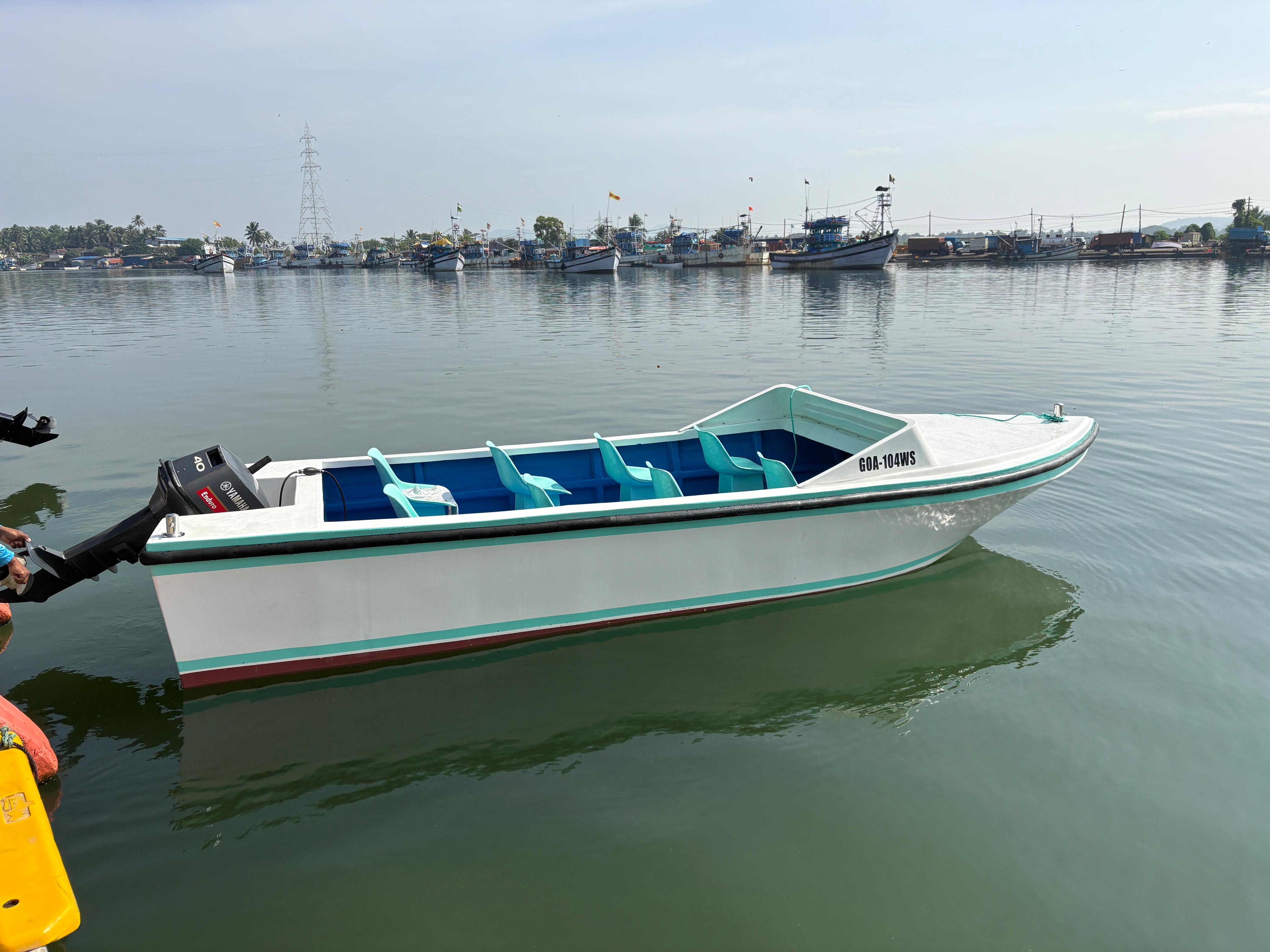 South Goa : Speed Boat Dolphin Ride (6 PAX)