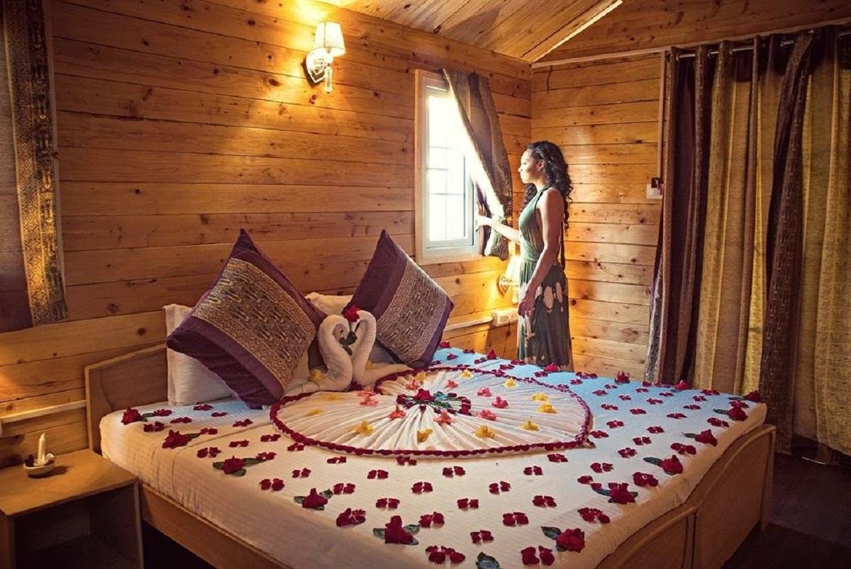 8. Romantic & Couple Experiences (Detailed)