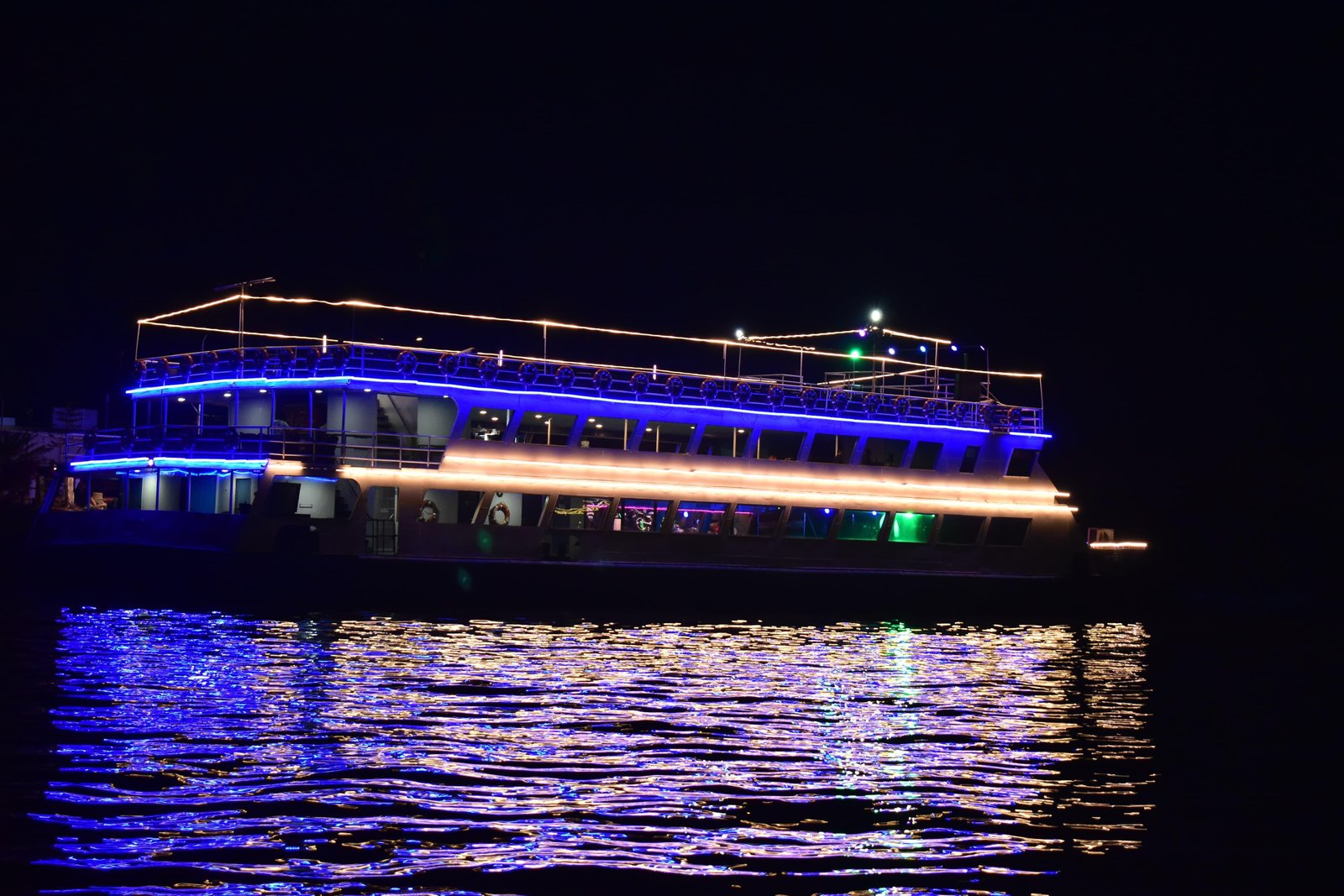 7. Private Yacht, Cruises & Premium Experiences