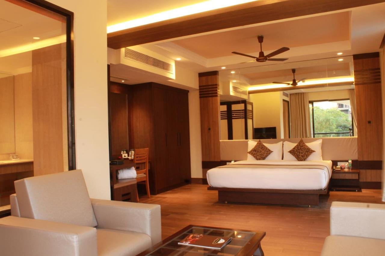 10. Resort Rio – Luxury Near Nightlife