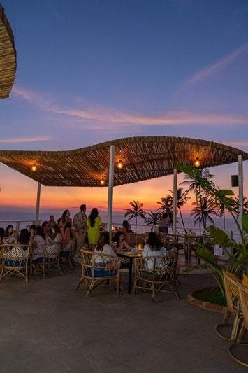 Best Bars in Vagator for Nightlife Lovers