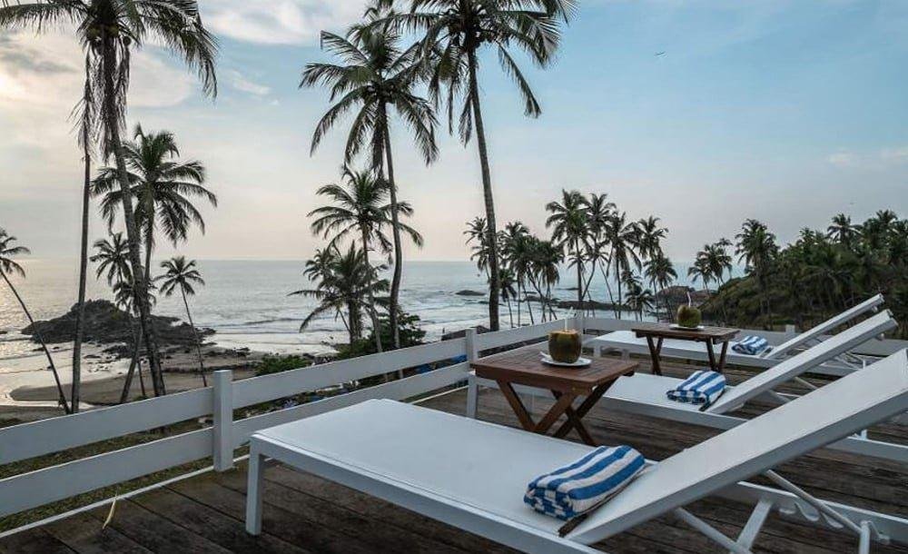 Best Bars in Vagator for Nightlife Lovers