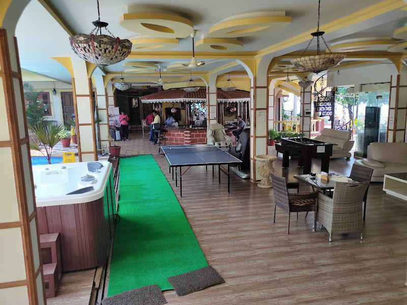 Alcoves Restaurant and Bar
