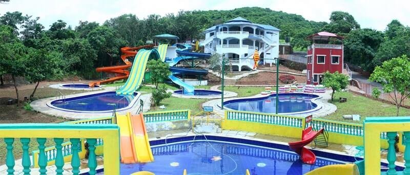 Fun activities for friends at Farm 33 Waterpark